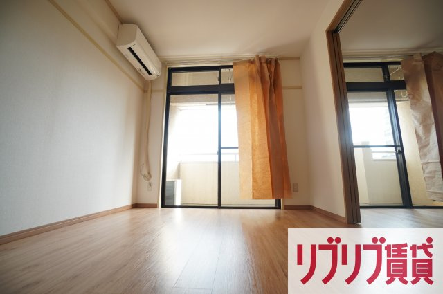 サニング本町の洋室