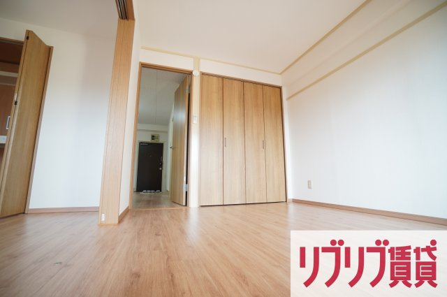 サニング本町の洋室