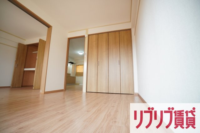 サニング本町の洋室