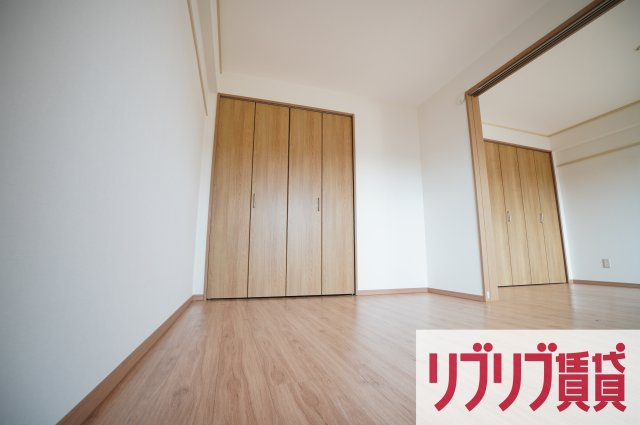 サニング本町の寝室
