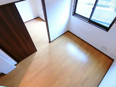 【展望】 | エアリーズ | ロフトからの景観です！天井が高く開放感のある洋室6帖のお部屋です☆