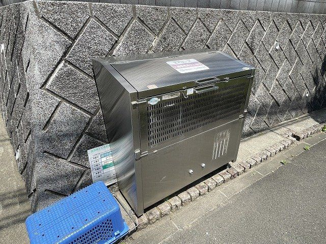 【その他共用部分】 | エアリーズ | 敷地内ごみ置き場でごみ出しもらくらく～♪忙しい社会人さんや主婦さんにもうってつけ！