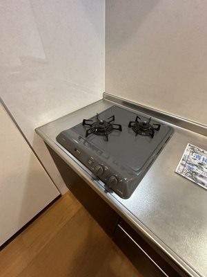 【キッチン】 | エアリーズ | 2口ガスコンロのシステムキッチンです！2口コンロは複数の調理を同時にできるので時短にもGOOD☆