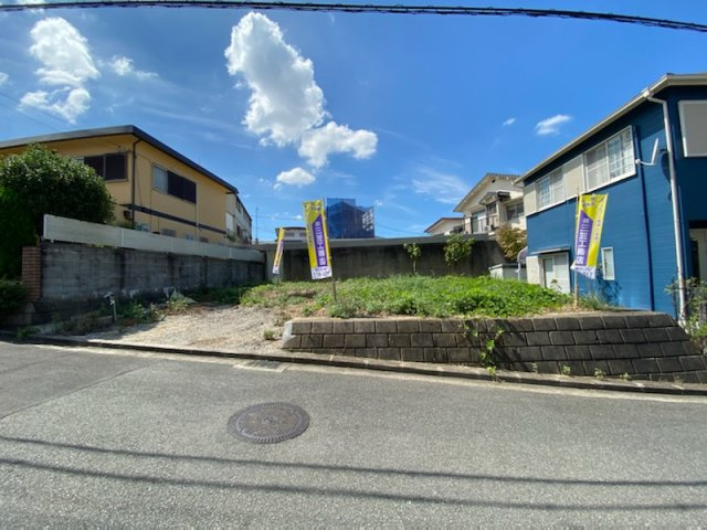 グラッド・タウン長尾台４丁目　２期の前面道路含む現地写真|■土地は約４７坪　お車２台も楽々駐車可能ですよ♪♪
