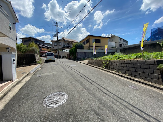 グラッド・タウン長尾台４丁目　２期の前面道路含む現地写真|■閑静な住宅街で前面道路も広々してますよ♪♪