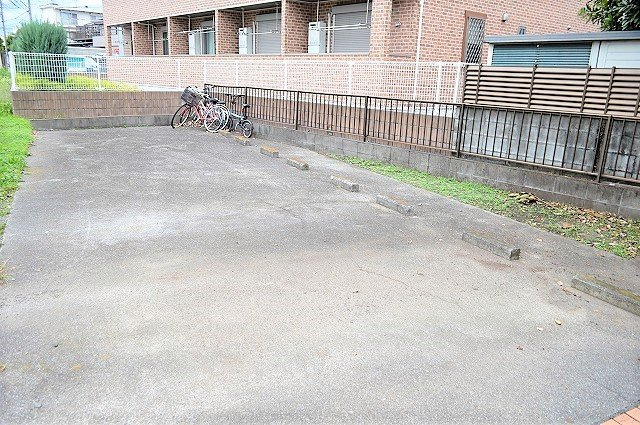 メゾンドソレイユの駐車場