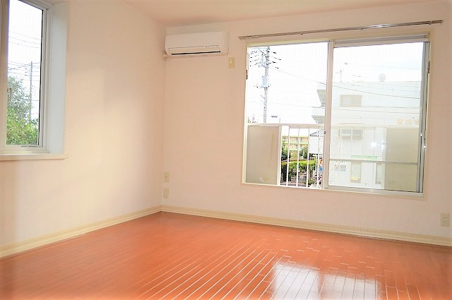 メゾンドソレイユの居間・リビング