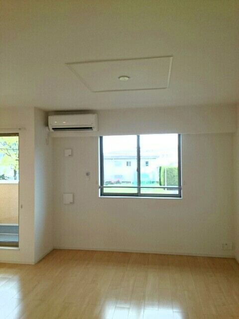 Ａｌｉｖｅ　Ｈｏｕｓｅ　Ⅱの居間・リビング|対面キッチンのおしゃれなリビングです！