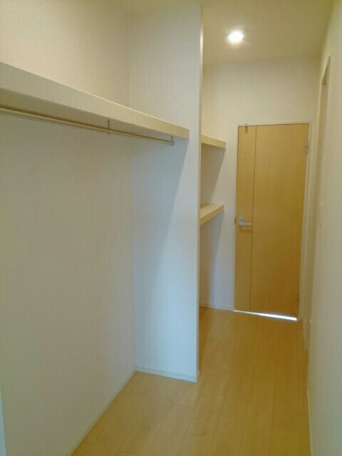 Ａｌｉｖｅ　Ｈｏｕｓｅ　Ⅱの収納|リビングと洋室両方から出入りできる収納です！