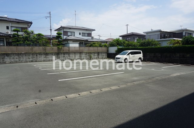 合志市須屋の賃貸マンションの駐車場