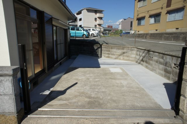 有瀬戸建の駐車場|とてもゆとりのある駐車スペースです
