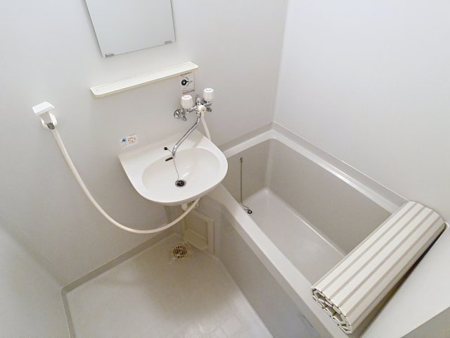 ハイツ松見の浴室