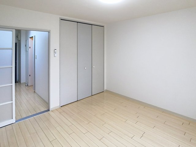 ハイツ松見の洋室