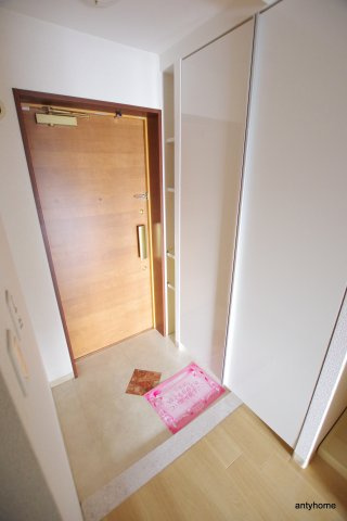 コンソラーレ東野田　仲介手数料無料の玄関