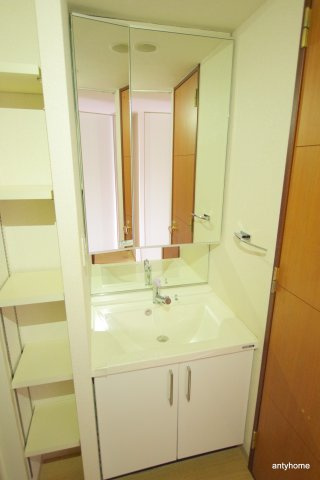 コンソラーレ東野田　仲介手数料無料の洗面所