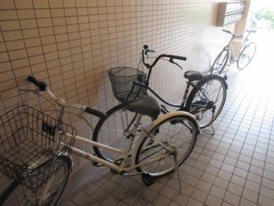 イーズハウスの駐車場|駐輪スペース
