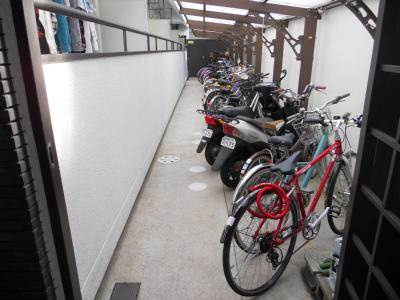 ドミール東洞院の駐車場|駐輪場