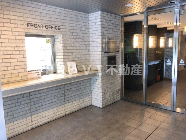 ザ・ウエステージ大阪　BRAVI不動産のロビー|【ザ・ウエステージ大阪】清潔なロビーです