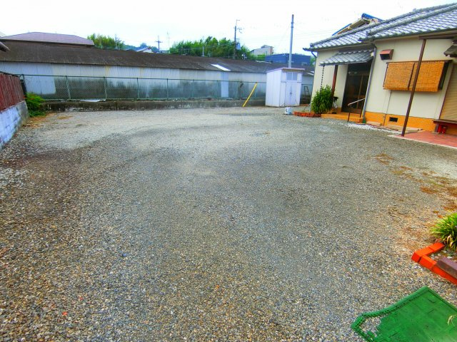 錦織南1丁目貸家の駐車場