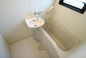 【浴室】 | ※同マンション別室の参考写真です