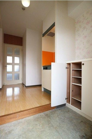 【玄関】 | ※同マンション別室の参考写真です