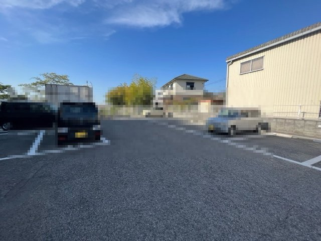ラポール観音寺の駐車場