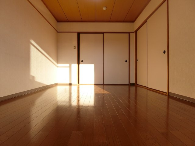 池嶋ビルの居間・リビング|同物件別部屋イメージ写真
