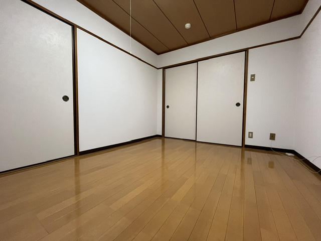 池嶋ビルの洋室