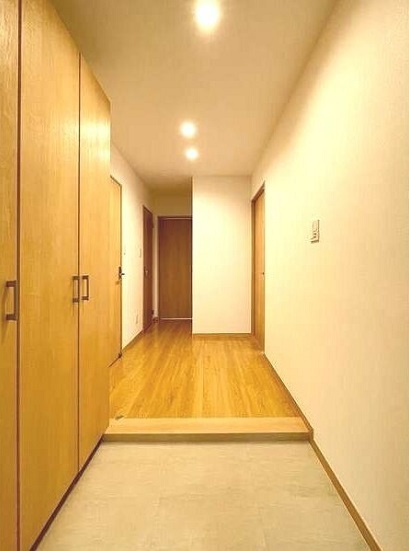 中央区日本橋人形町１丁目の賃貸マンションの玄関