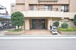 【エントランス】 | JR鶴見線「弁天橋」駅徒歩7分と好立地。
忙しい朝が助かる立地、暮らしにゆとりが生まれます。