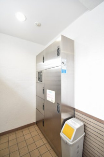 【その他共用部分】 | 不在時にもお荷物が受け取れる宅配ボックスです。