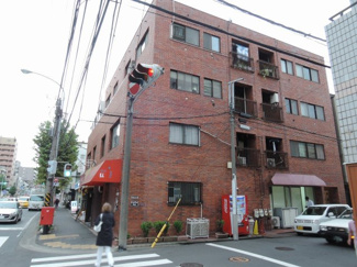 【外観】 | 
ブルーライン「伊勢佐木長者町」駅・「阪東橋」駅徒歩8分。
忙しい朝が助かる立地、暮らしにゆとりが生まれます。