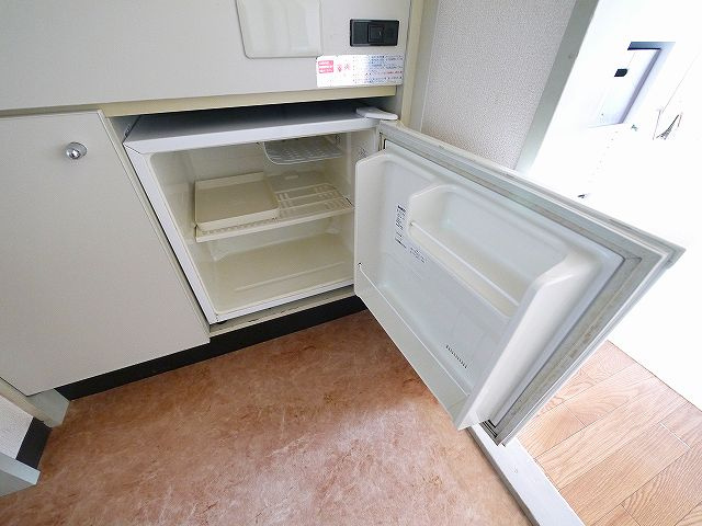 ローズベリー大西の設備|ミニ冷蔵庫も付いております。