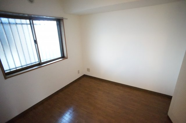 プリオールの洋室