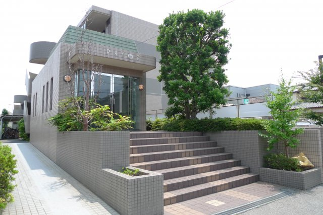 プリオールのロビー