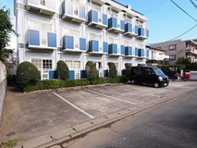 ベルストーンの駐車場