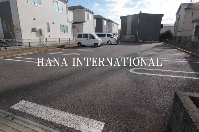 レオパレスメルベーユの駐車場