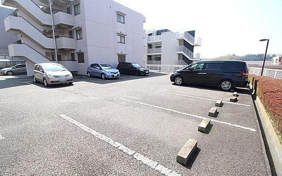あざみ野コートヒルズの駐車場