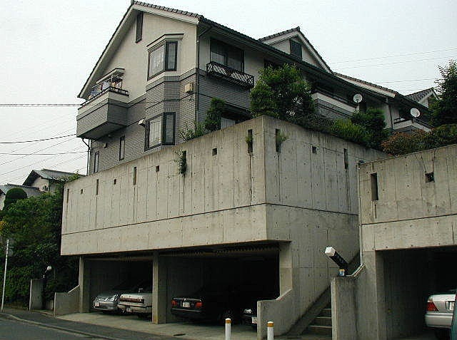 プラザマノワール