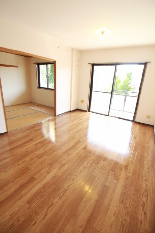 ブルーミングハイムMORIKIの居間・リビング