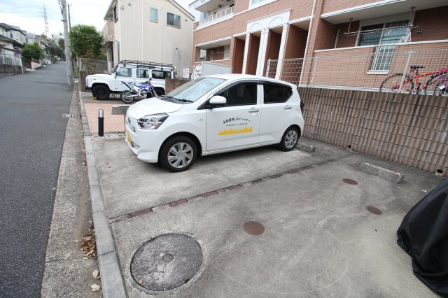 アザレア　Ⅰの駐車場