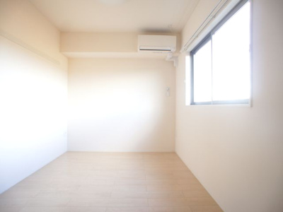 【寝室】 | ビバーチェ | 快適に過ごせるエアコンが付いています♪
