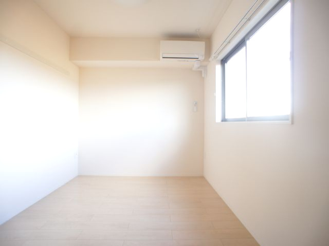 【寝室】 | ビバーチェ | 快適に過ごせるエアコンが付いています♪
