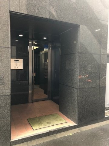 日本橋久松町栗原ビルのエントランス