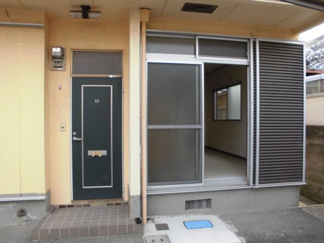 コーポ今福の玄関