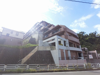 【外観】 | コスモ下永谷駅前ハウス | ブルーライン「下永谷」駅徒歩1分！駅近ならではの便利な住環境も魅力的です。
家具付き物件、初期費用を抑えて新生活をスタート出来ます♪