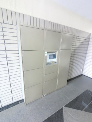 【その他共用部分】 | コスモ下永谷駅前ハウス | 不在時にもお荷物が受け取れる宅配ボックスです。