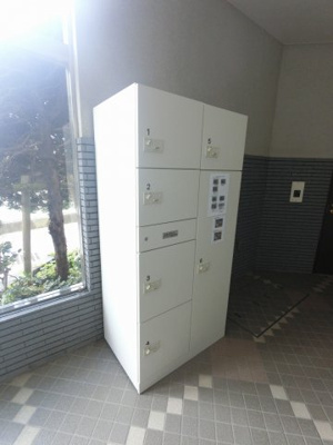 【その他共用部分】 | オセアン上永谷 | 不在時にもお荷物が受け取れる宅配ボックスです。