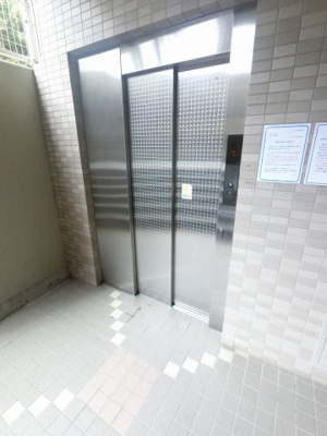 【その他共用部分】 | オセアン上永谷 | お買い物時やベビーカーの出し入れに便利なエレベーター付。