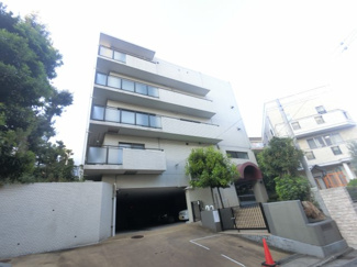 【外観】 | 南西角部屋・全室にバルコニーがあり採光・風通し良好です。
トイレも2箇所あり2世帯入居も可能です。